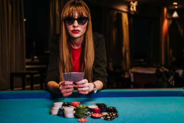 menang777 platform interface showing football, live casino, and slots games